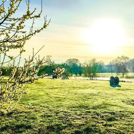 Kemp Mill Glamping &