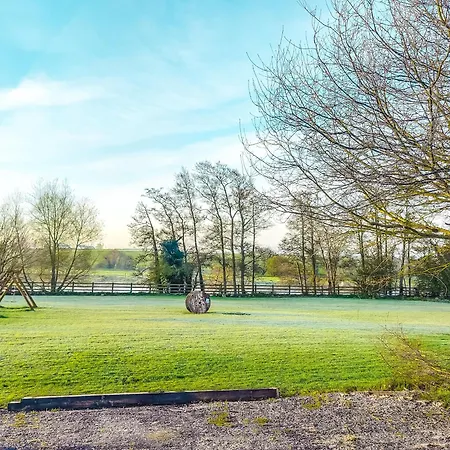 Mill Glamping & Campingplatz Bective