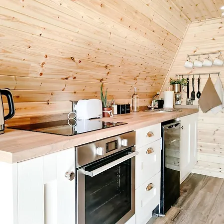 Mill Glamping & * Bective