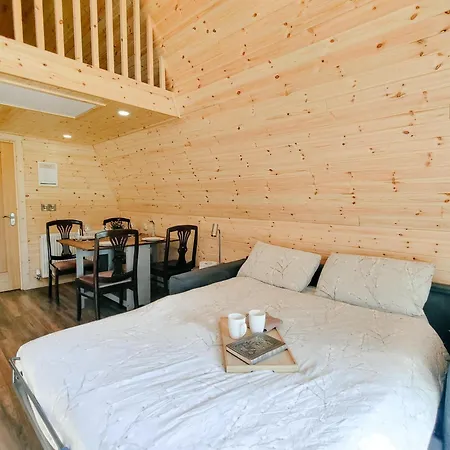 Kemp Mill Glamping & *